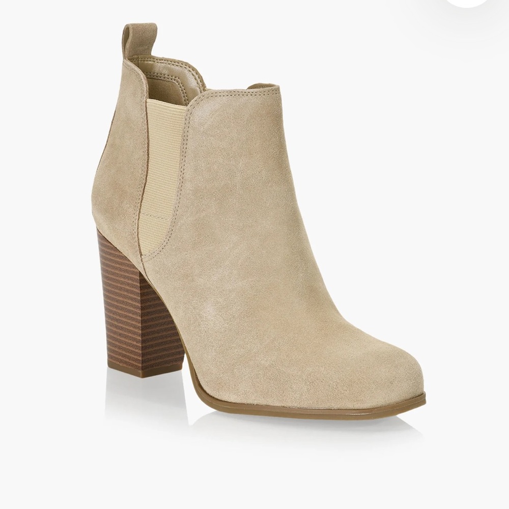 MICHAEL KORS
EVALINE HEELED BOOTIE - BEIGE
$198 women size 95 NEW